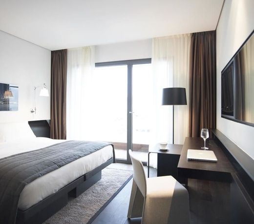 The Met Hotel
