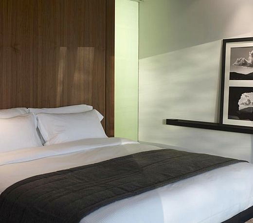 The Met Hotel
