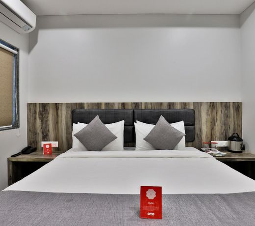 OYO 9120 Hotel Limra