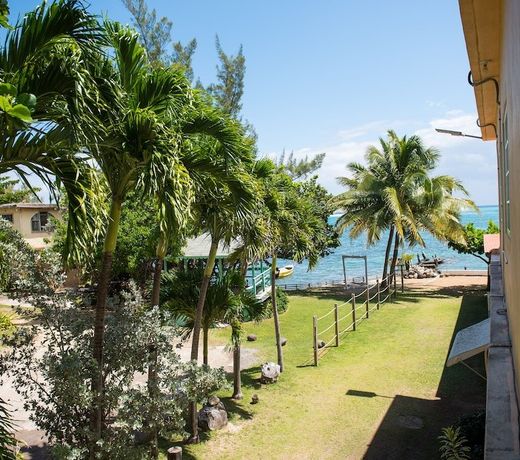Hunny Bay Resort
