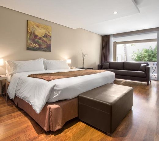 San Isidro Plaza Hotel