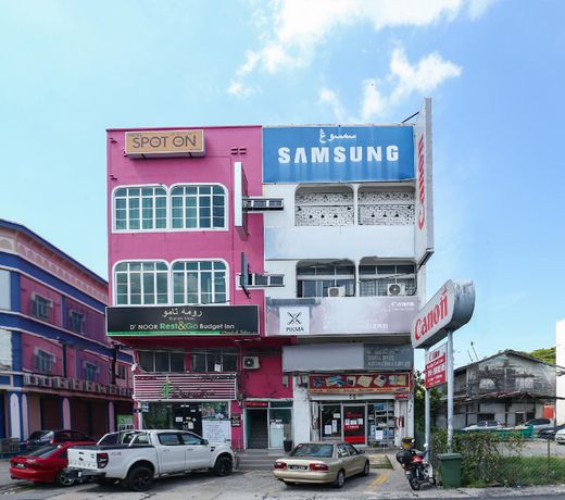 SPOT ON 89796 D'noor Budget Inn