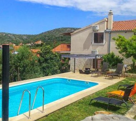 Family friendly house with a swimming pool Vinisce, Trogir - 7510