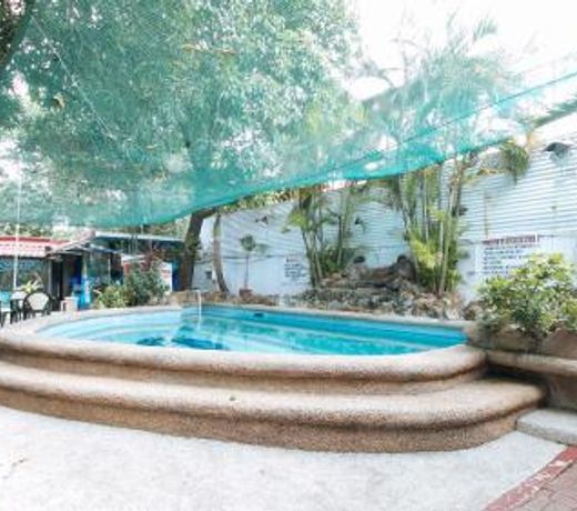 RedDoorz Plus Lagoon Resort Zambales