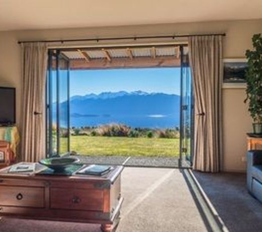 Loch Vista Lake View Villa Accommodation
