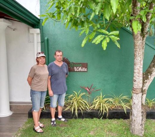 Villa Green White