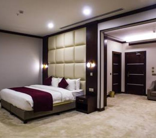 Paris Plaza Hotel