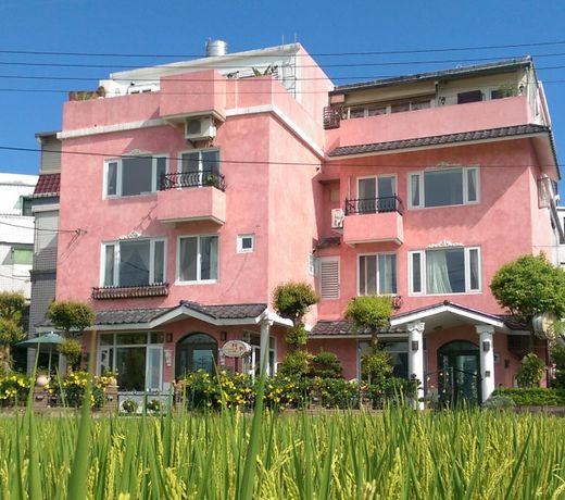 Four Seasons Homestay