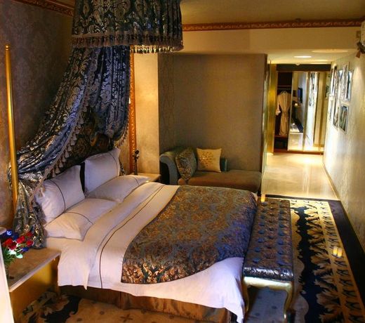 Yiya Sunshine Platinum Hotel