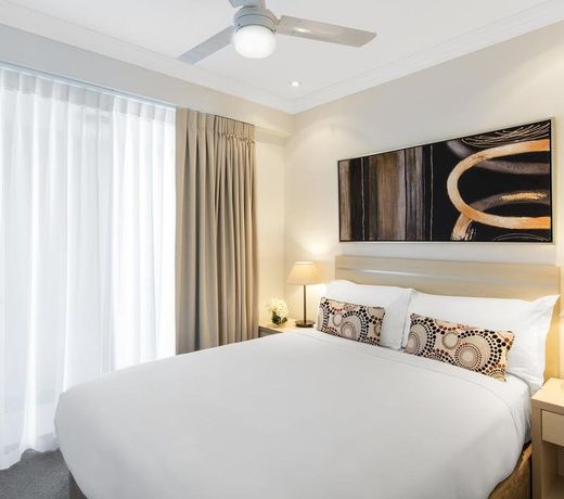 Oaks Brisbane Mews Suites