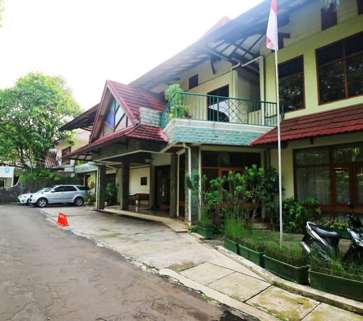 RedDoorz Plus near Kemang Raya