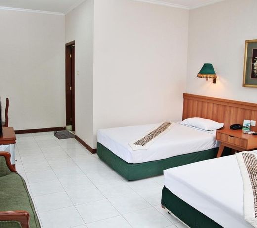 RedDoorz Plus near Kemang Raya