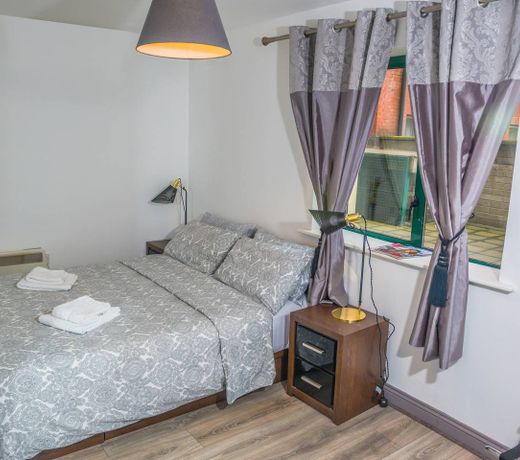 Trinity College  central and quiet apartment