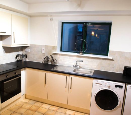 Trinity College  central and quiet apartment