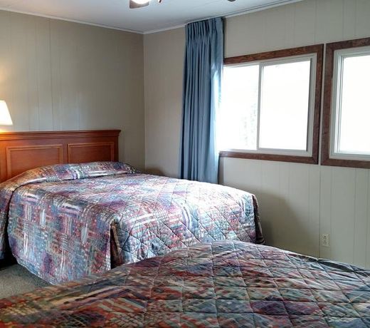 Four Seasons Lodge