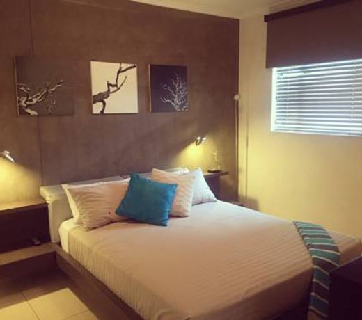 Room 122 @ The Nicol Hotel