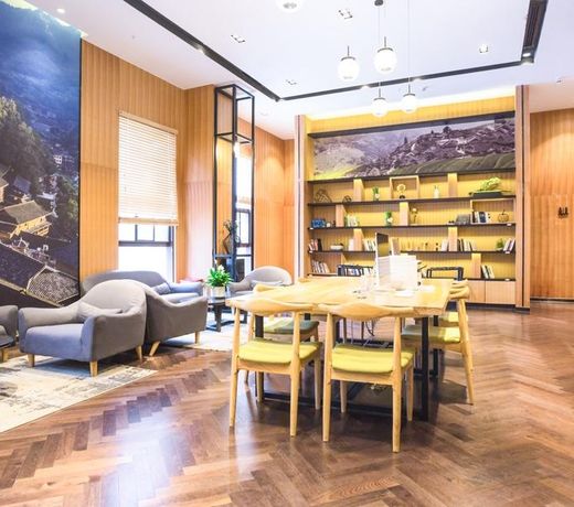 Atour Hotel Guiyang North Railway Station