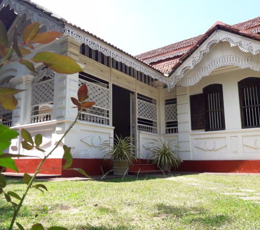 Colonial Bungalow