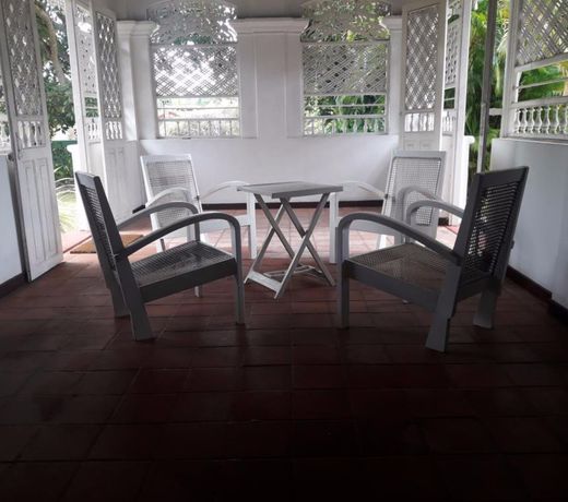Colonial Bungalow