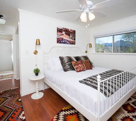 Red Rock Inn Cottages