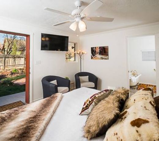 Red Rock Inn Cottages