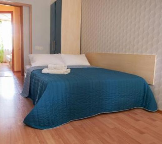 Luxury 3 Rooms Apartments in Center by Green House