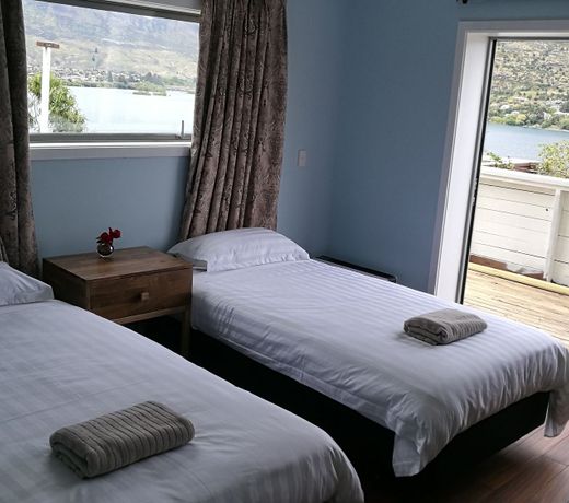 Aquarius De Lavender Lake View B&B