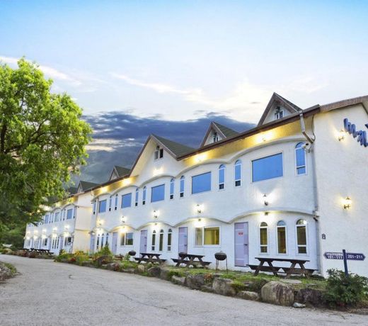 Tongyoung Macaio Pension
