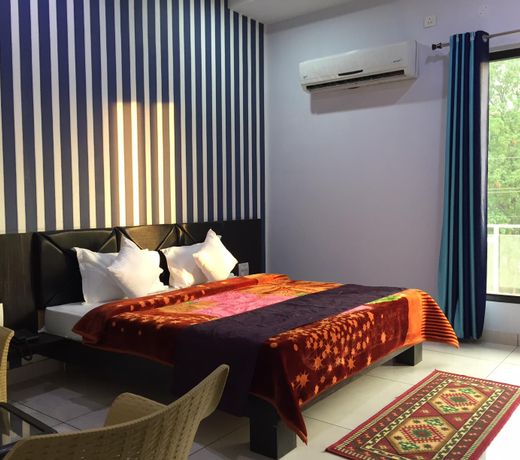 Hotel White City
