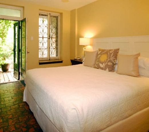 Frontenac Club Inn