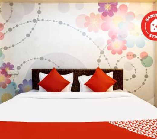 OYO 36211 Hotel Padma Palace