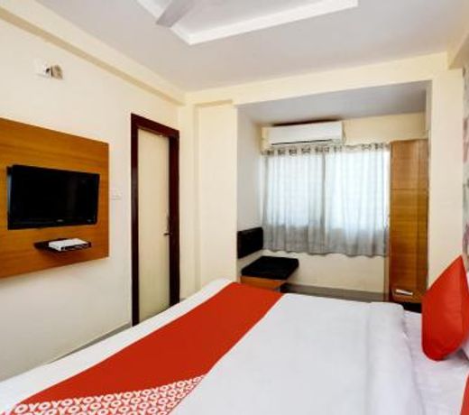 OYO 36211 Hotel Padma Palace