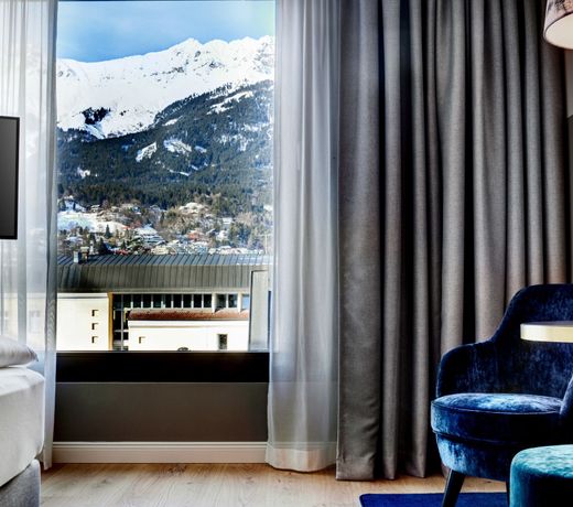 STAGE 12 Hotel by Penz