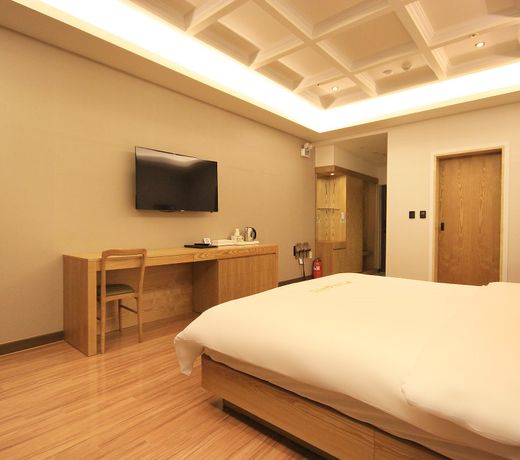 Lake 45 Hotel