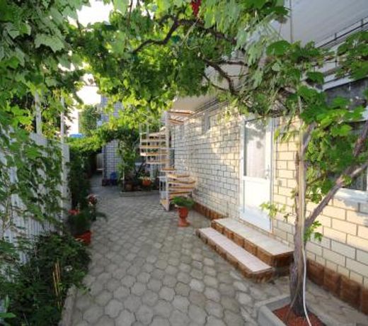 Cottage Turgeneva 98 B