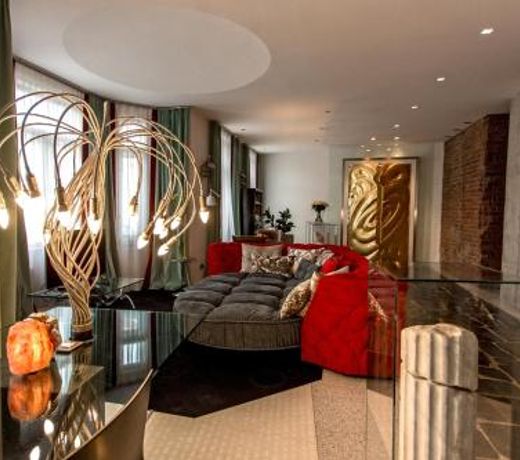 House of Time - Fancy Suites
