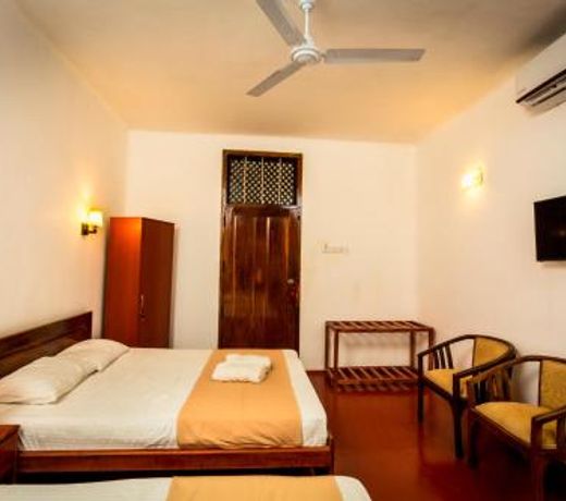 Dayanithi Guest House