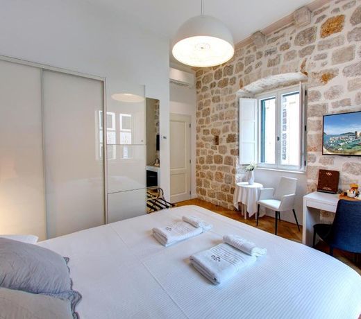 Guest House Forty-Four