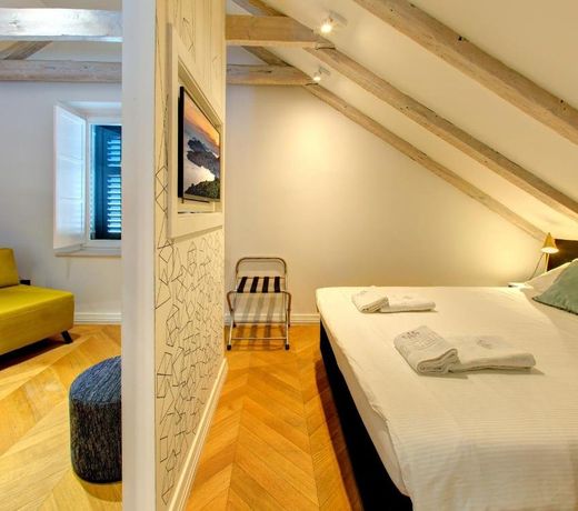 Guest House Forty-Four