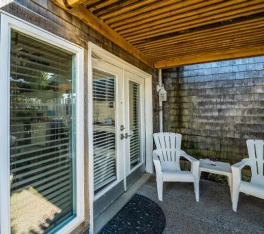 Sandals Inn | Oceanside Cabana