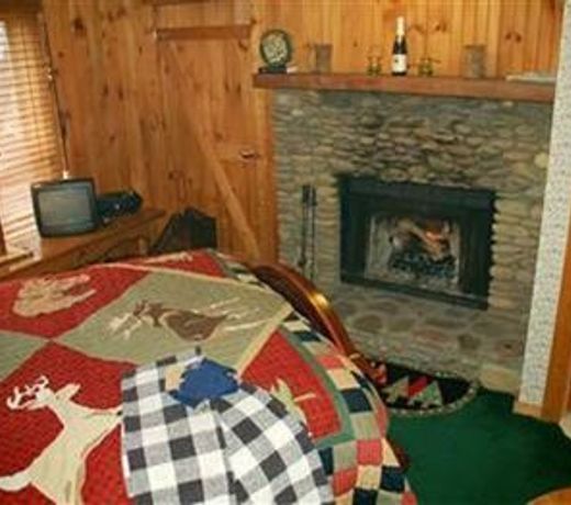 Smokies Bed and Breakfast - Evergreen Cottage Inn