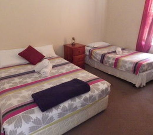 Victoria Hotel Moonan Flat