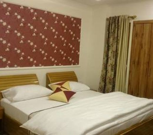 The Golden Peak, Hotel