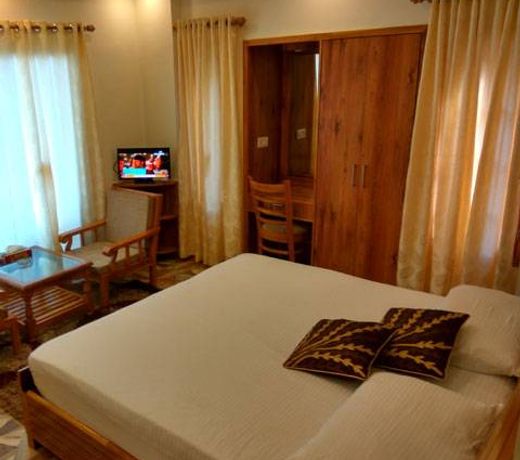 The Golden Peak, Hotel