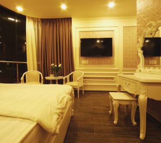 Royal Hotel
