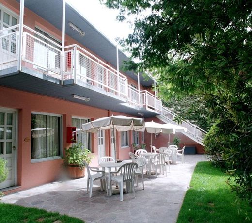Las Bardas Apart Hotel