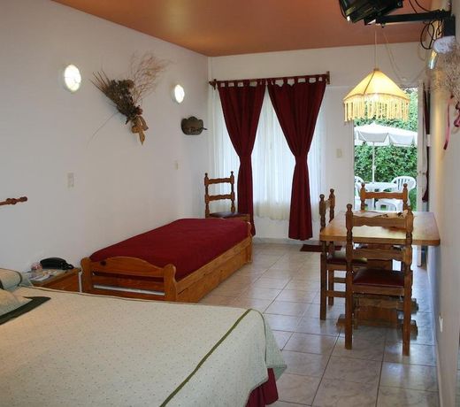 Las Bardas Apart Hotel