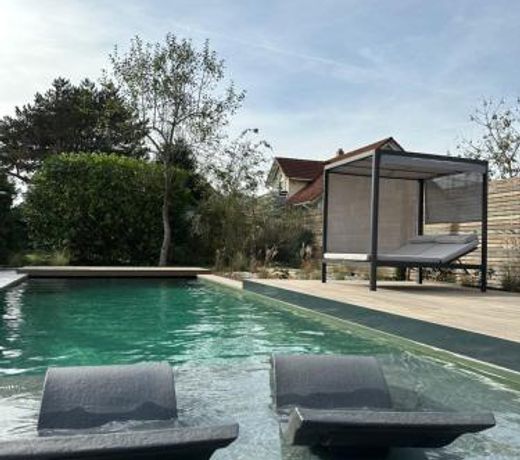 Stadtvilla mit Pool