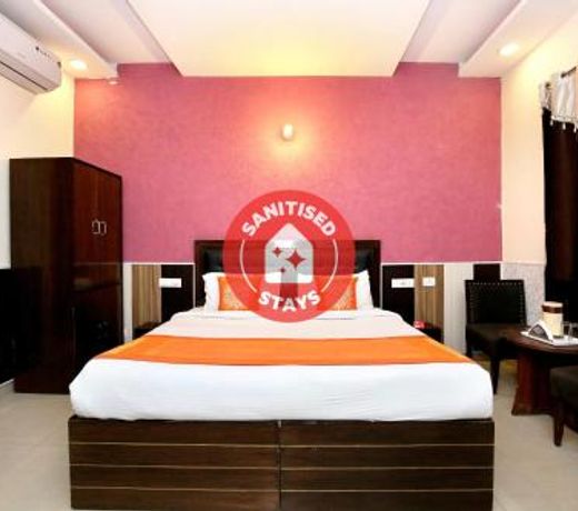 Vaccinated Staff- OYO 5026 Preet Hotel