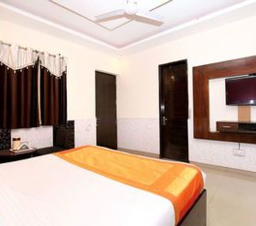 Vaccinated Staff- OYO 5026 Preet Hotel